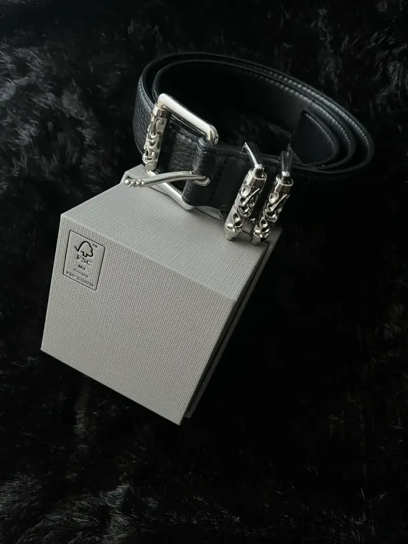 Cinturón de cuero negro stlylo Chrome hearts