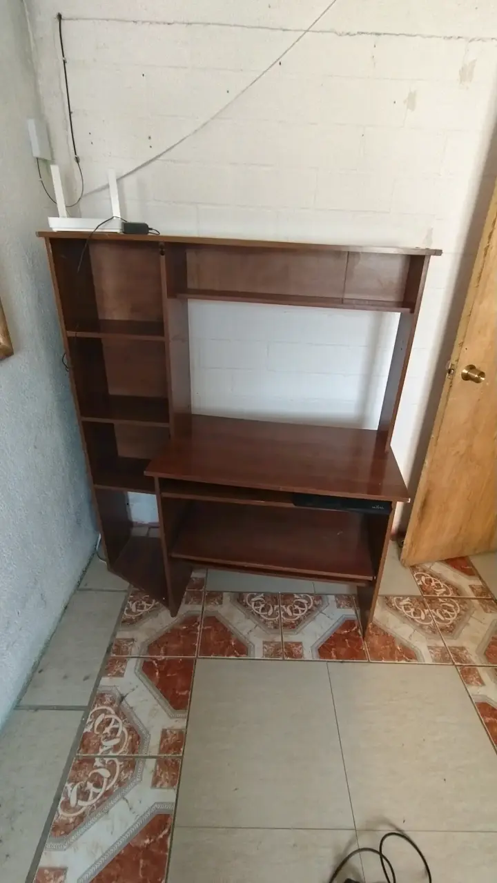 Escritorio de madera + ropero de madera - 2