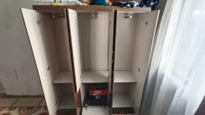Escritorio de madera + ropero de madera - miniatura 3