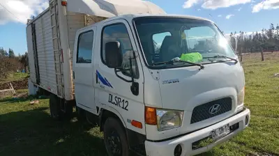Camión Hyundai HD65 en buen estado - miniatura 1