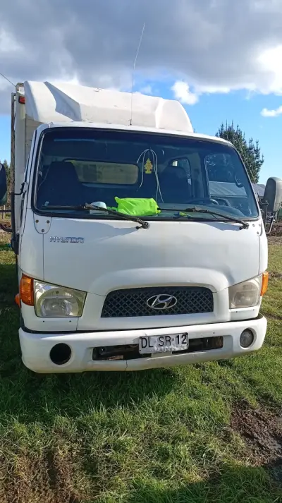 Camión Hyundai HD65 en buen estado - miniatura 2