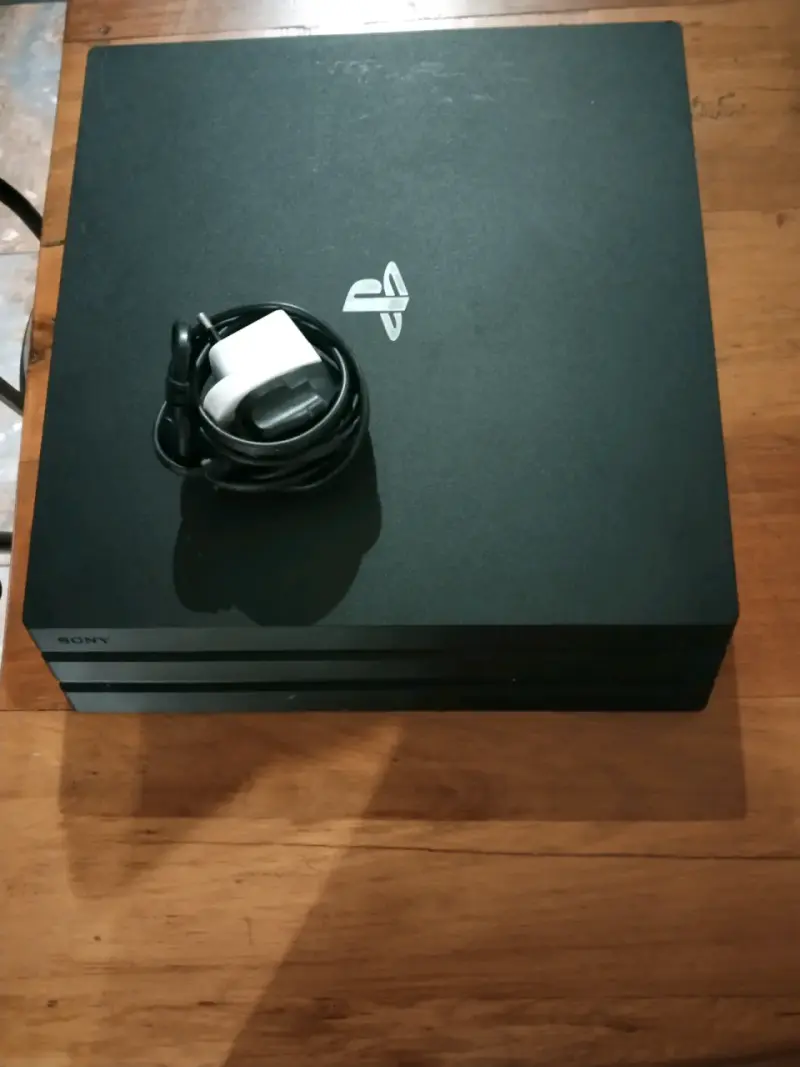 Consola PS4 Pro con juegos y control personalizado - 2