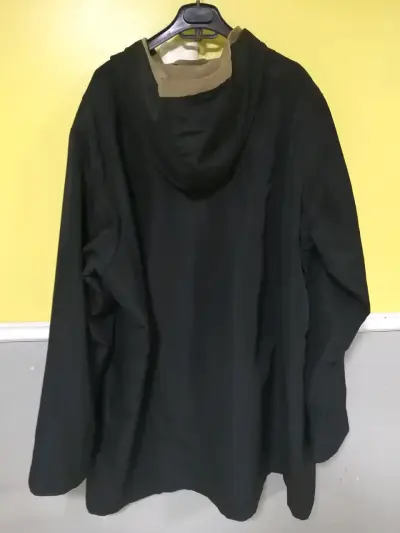 Chaqueta negra con capucha para hombre - miniatura 3