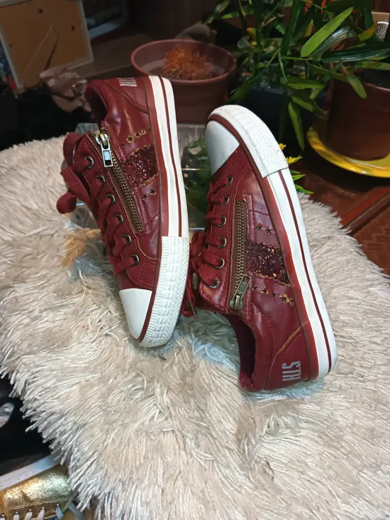 Zapatillas bordó con cierre lateral - 1