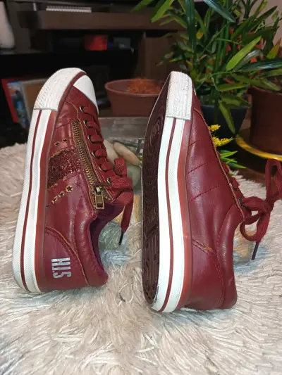Zapatillas  bordó con cierre lateral - miniatura 2