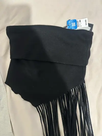 top negro con flecos estilo bohemio - miniatura 1