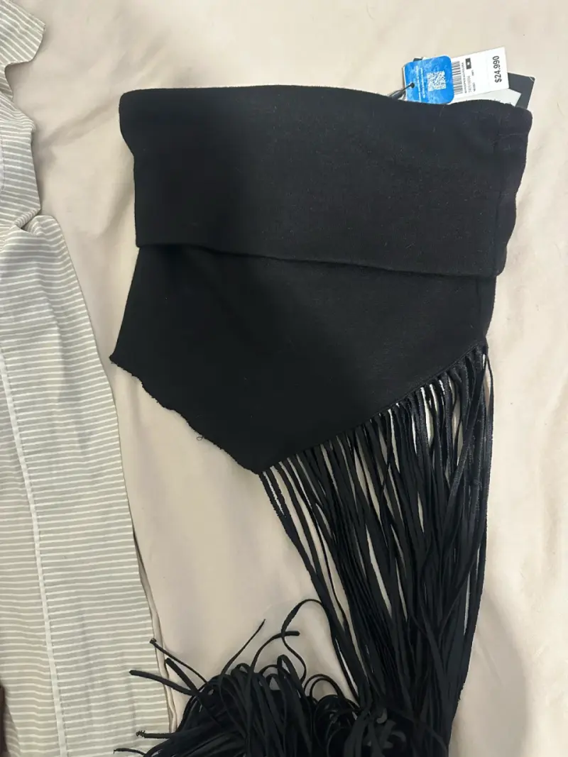 top negro con flecos estilo bohemio - 3
