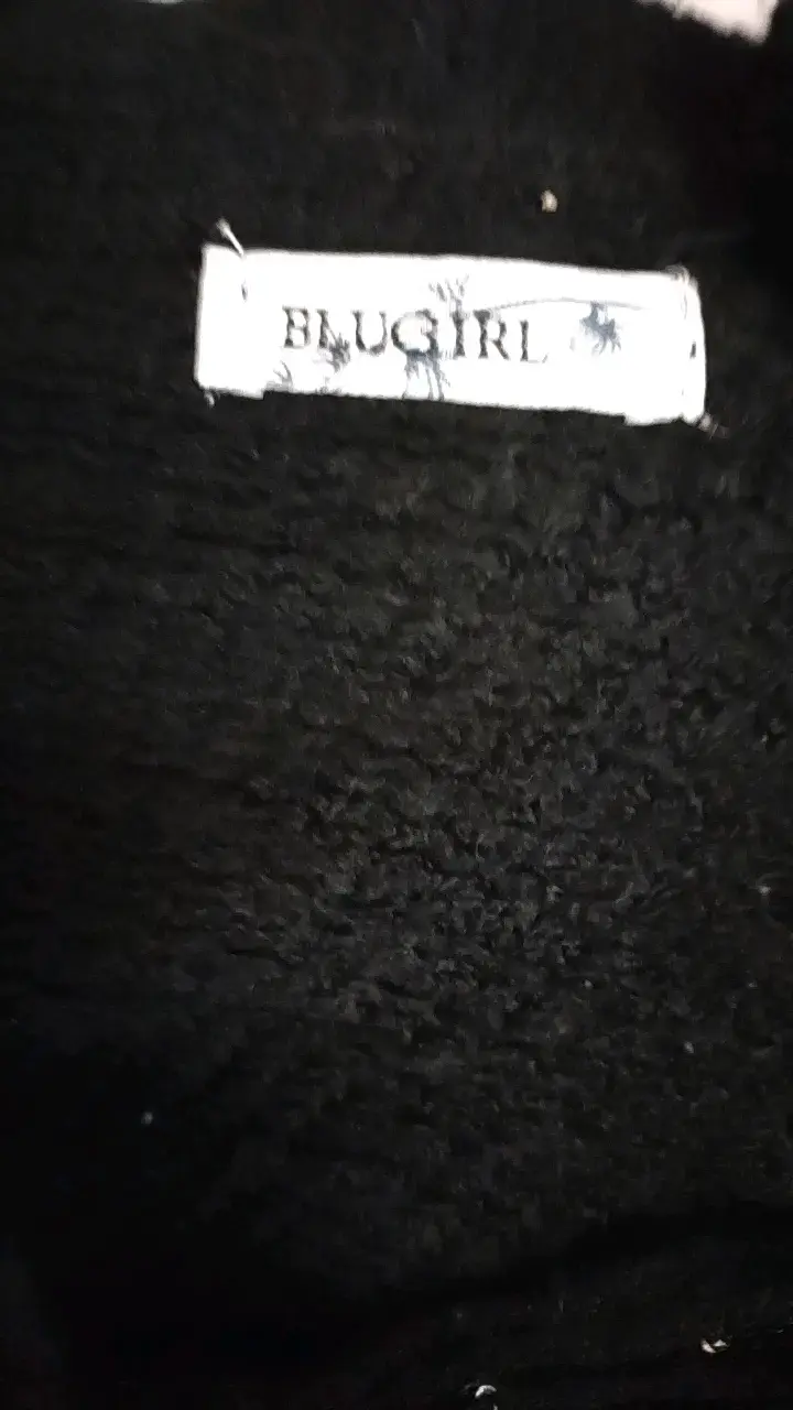 Poncho negro con flecos y detalles brillantes - 4