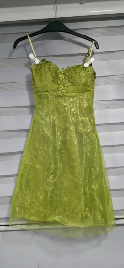 Vestido de fiesta corto en varios colores - miniatura 1