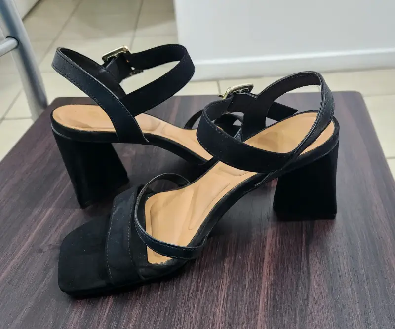 Sandalias de tacos bajo elegantes - 1