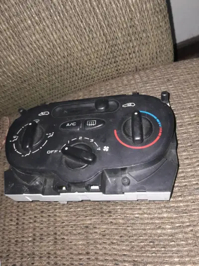 Control de climatización para automóvil - miniatura 2