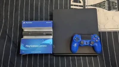 Consola PlayStation 4 con cámara y juegos - miniatura 1