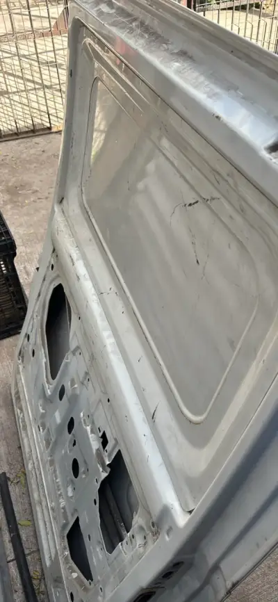 Puerta trasera de vehículo blanca Baic Plus 2018 - miniatura 2