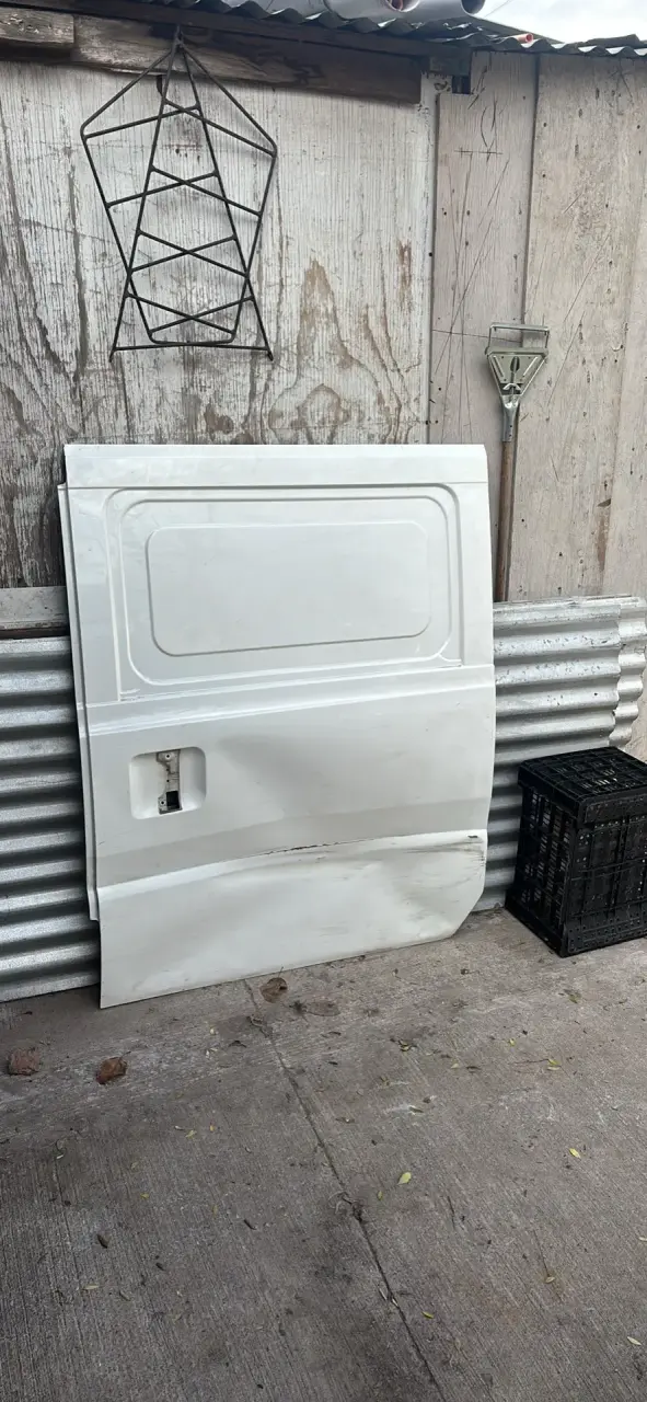 Puerta trasera de vehículo blanca Baic Plus 2018 - 4