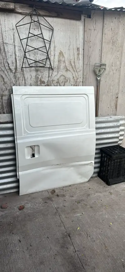 Puerta trasera de vehículo blanca Baic Plus 2018 - miniatura 4