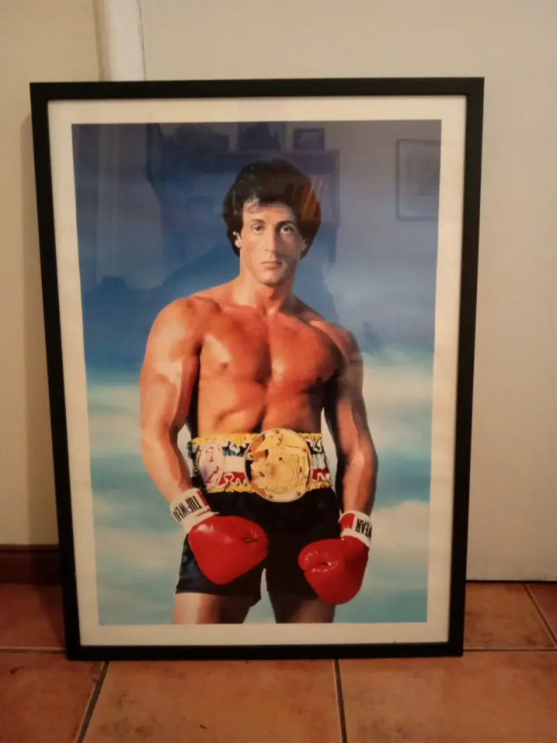 Póster enmarcado de boxeador famoso