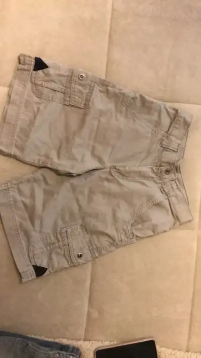 Bermudas cargo beige para hombre - miniatura 1