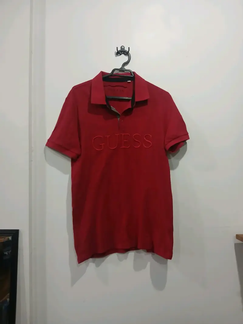 Polera Polo Roja Guess para Hombre - 2