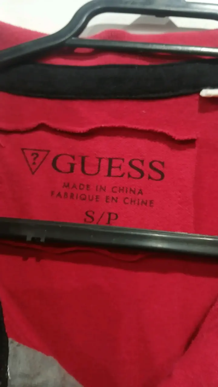 Polera Polo Roja Guess para Hombre - 3