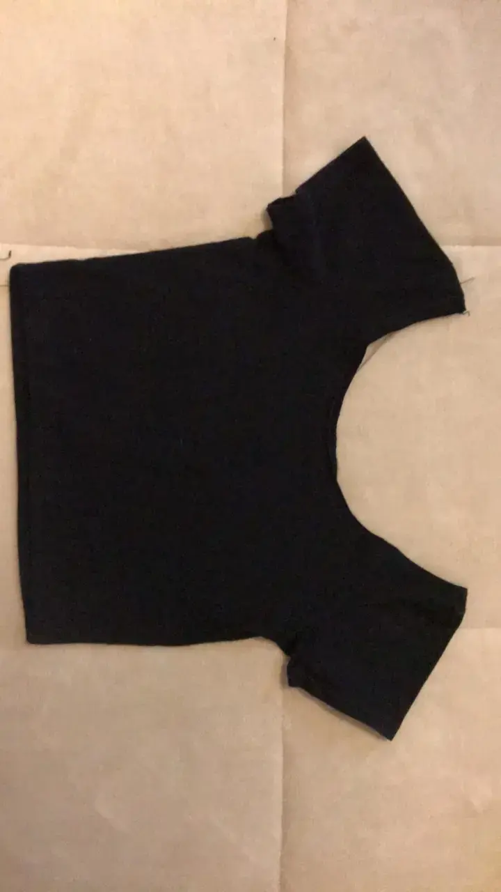 Polera negra básica para mujer - 1
