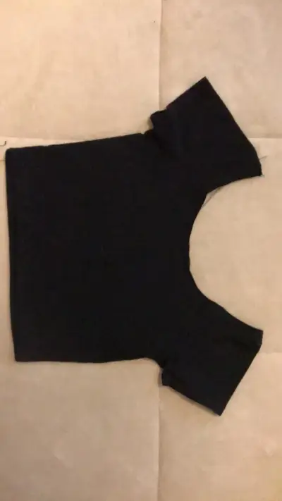 Polera negra básica para mujer - miniatura 1