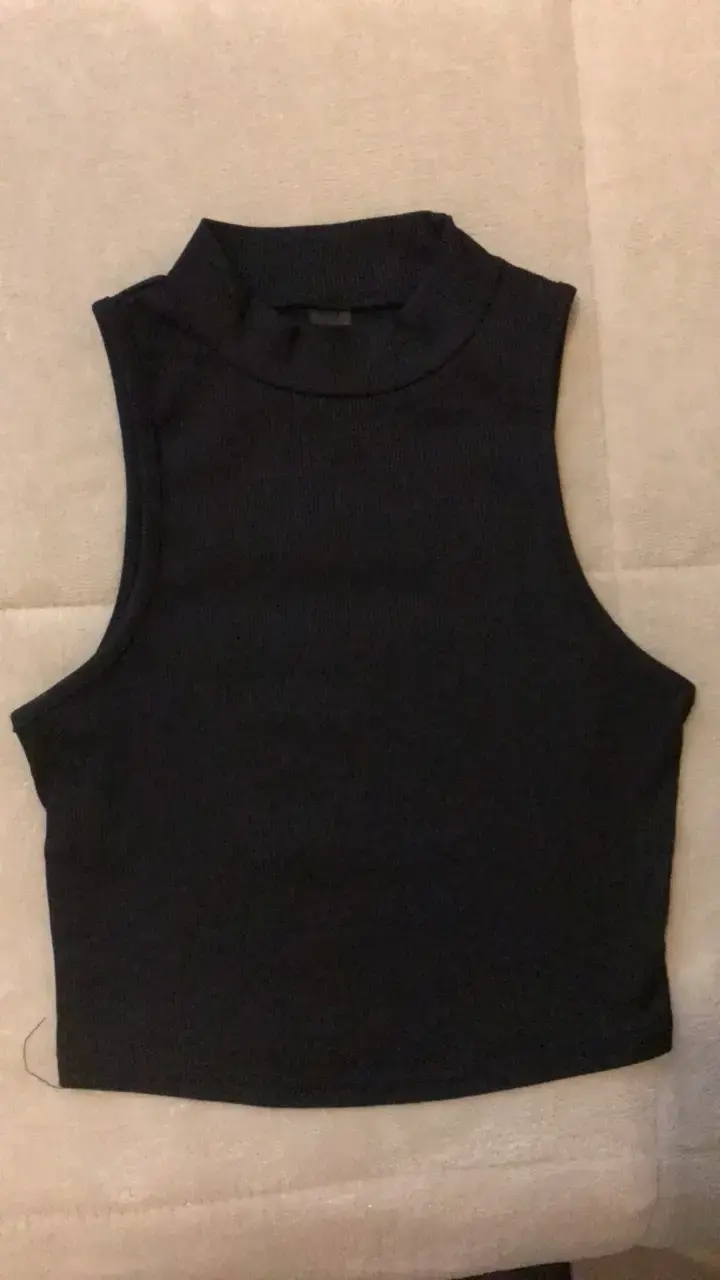 Top sin mangas negro Shein talla XS - 1