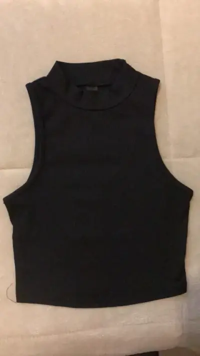 Top sin mangas negro Shein talla XS - miniatura 1