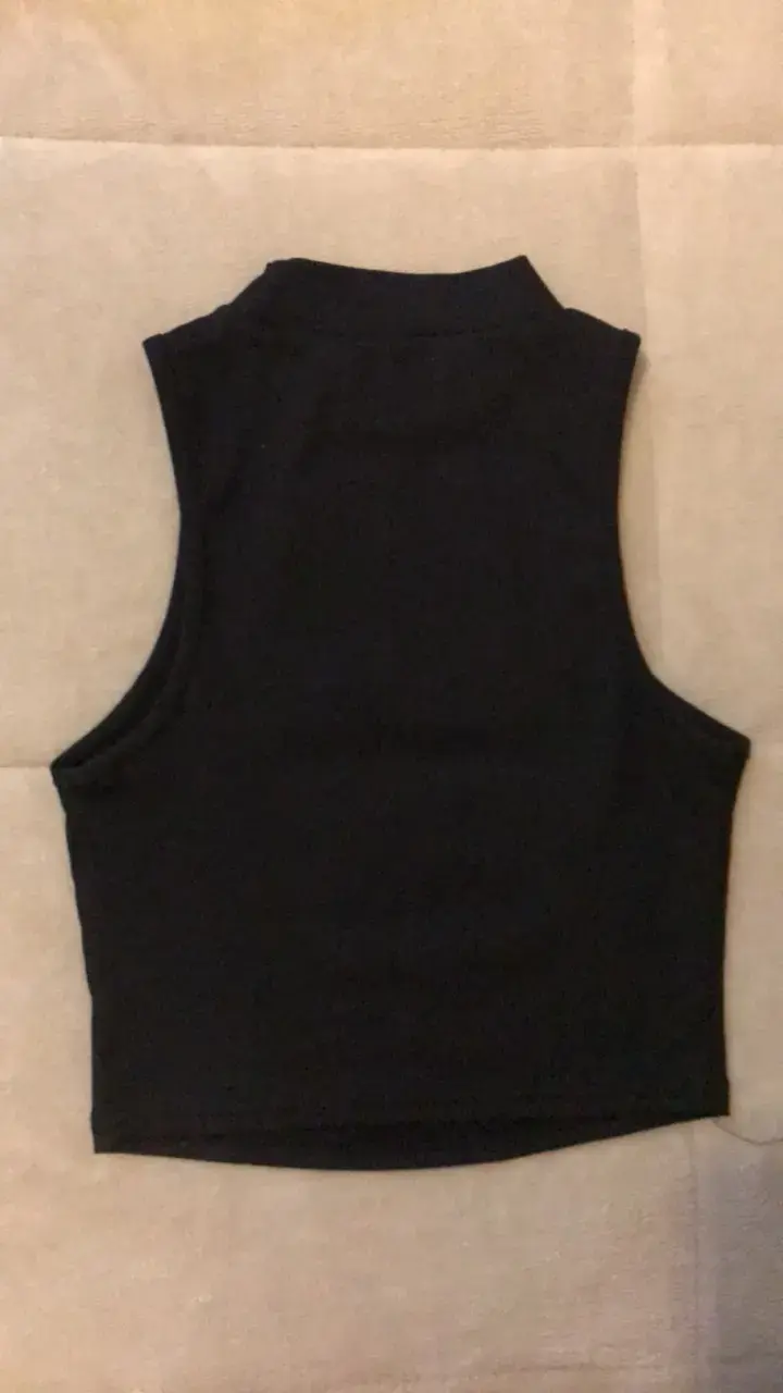Top sin mangas negro Shein talla XS - 2