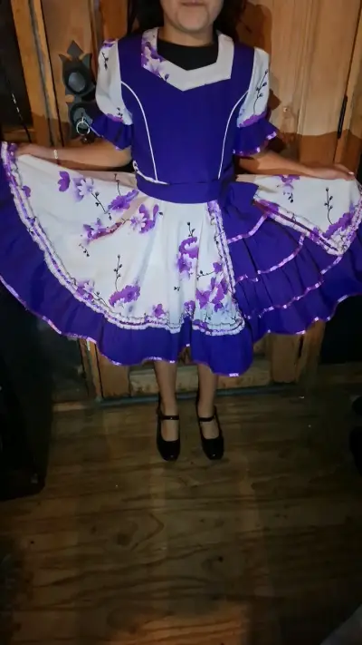 Vestido de huasa niña morado con flores - miniatura 1