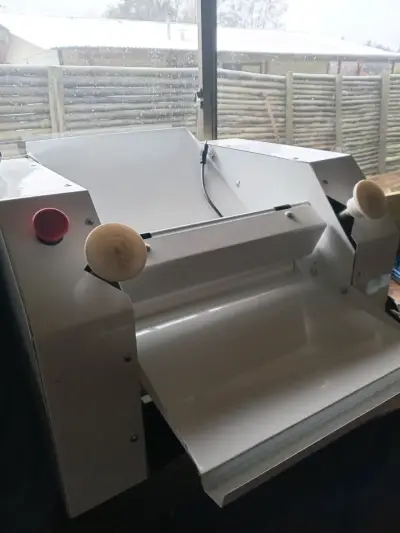 Máquina laminadora de masa industrial - miniatura 1
