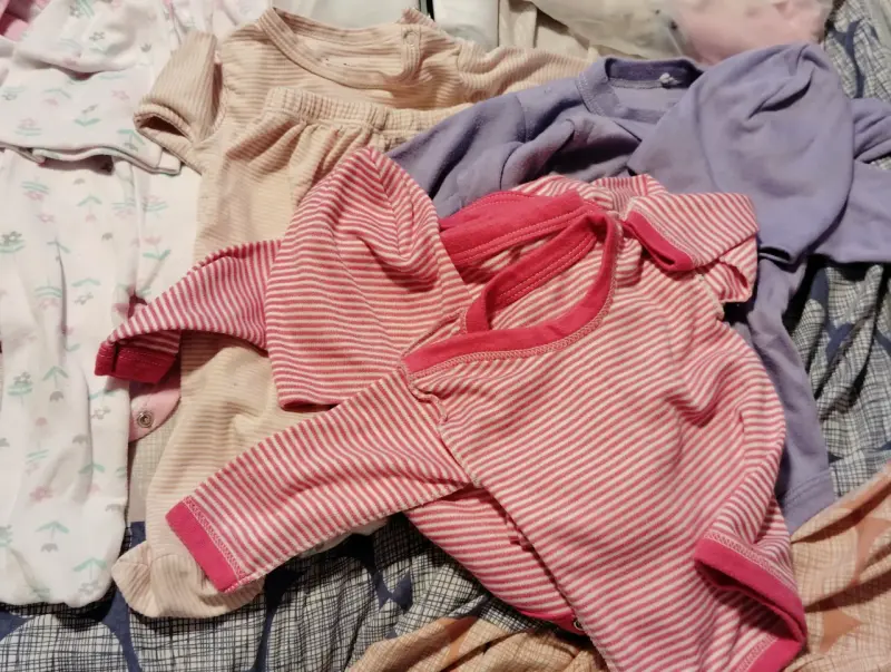 Tres conjuntos de ropas de bebe