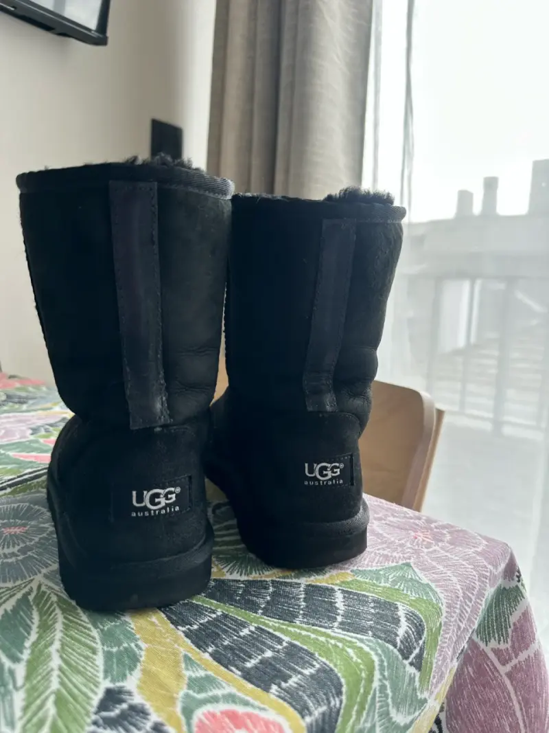 Botas UGG Australia negras de piel para mujer - 1