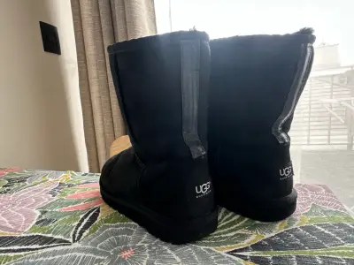 Botas UGG Australia negras de piel para mujer - miniatura 2