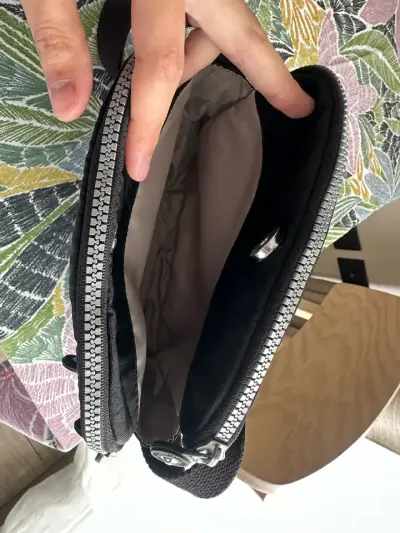 Cartera cruzada negra Kipling con llavero - miniatura 3