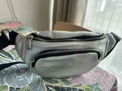Riñonera de cuero gris con doble cierre Prüne - miniatura 1