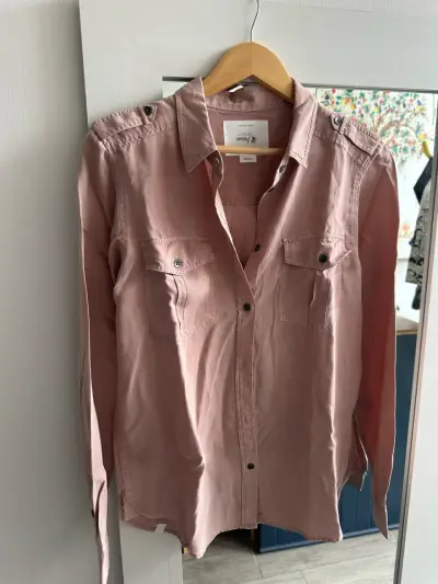Camisa rosada de mujer con bolsillos - miniatura 1
