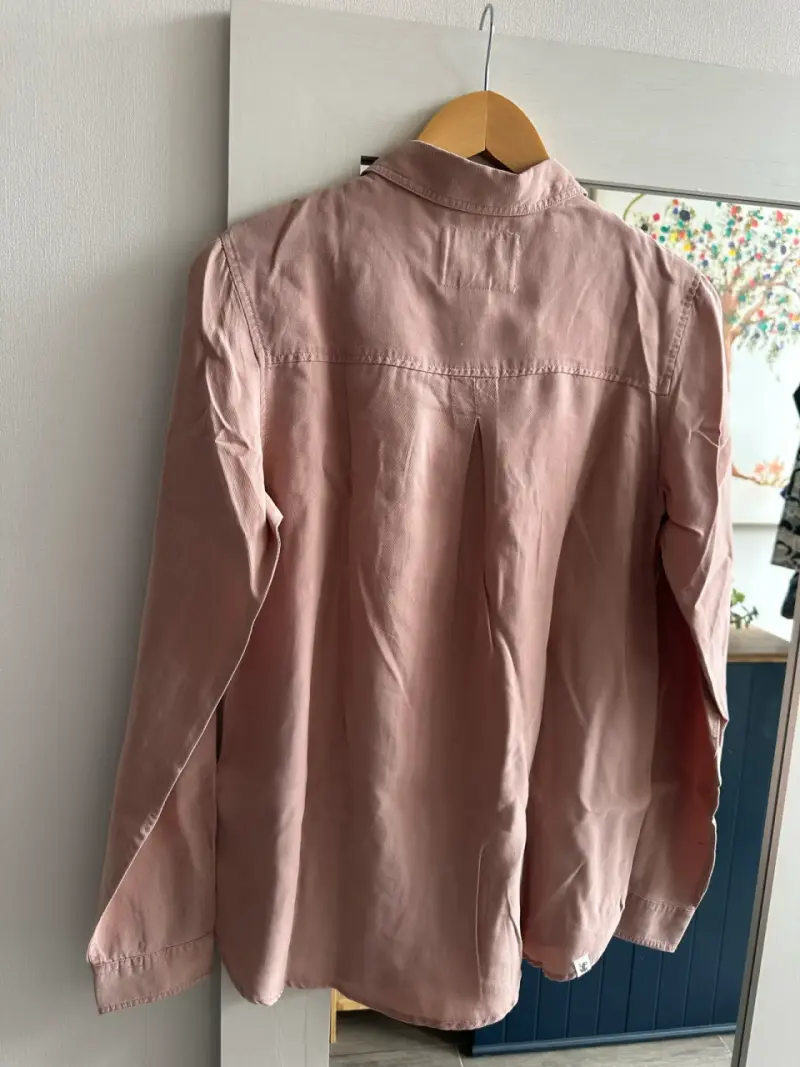 Camisa rosada de mujer con bolsillos - 2
