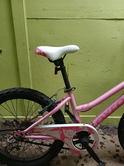Bicicleta infantil rosa con canasto - miniatura 1