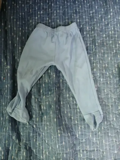 Lote de ropa para bebé 6 a 9 meses en buen estado - miniatura 5