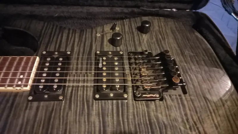 Guitarra eléctrica LTD M-200 con estuche rígido - 7