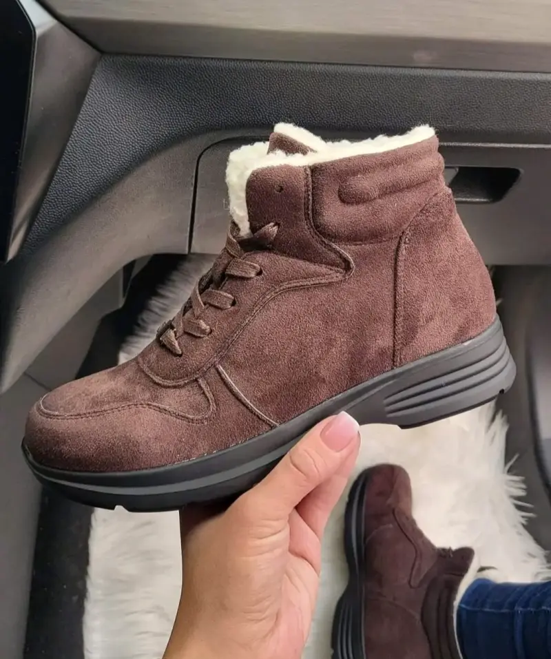 Botines de gamuza marrón con forro de lana