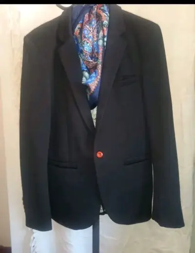 Blazer negro elegante con botones decorativos - miniatura 1