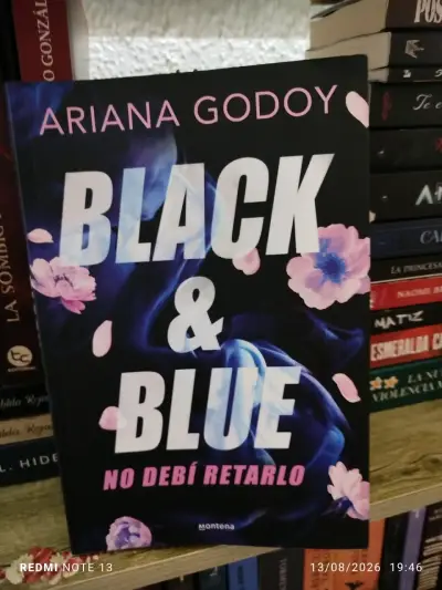 Libro 'Black & Blue' de Ariana Godoy - miniatura 1