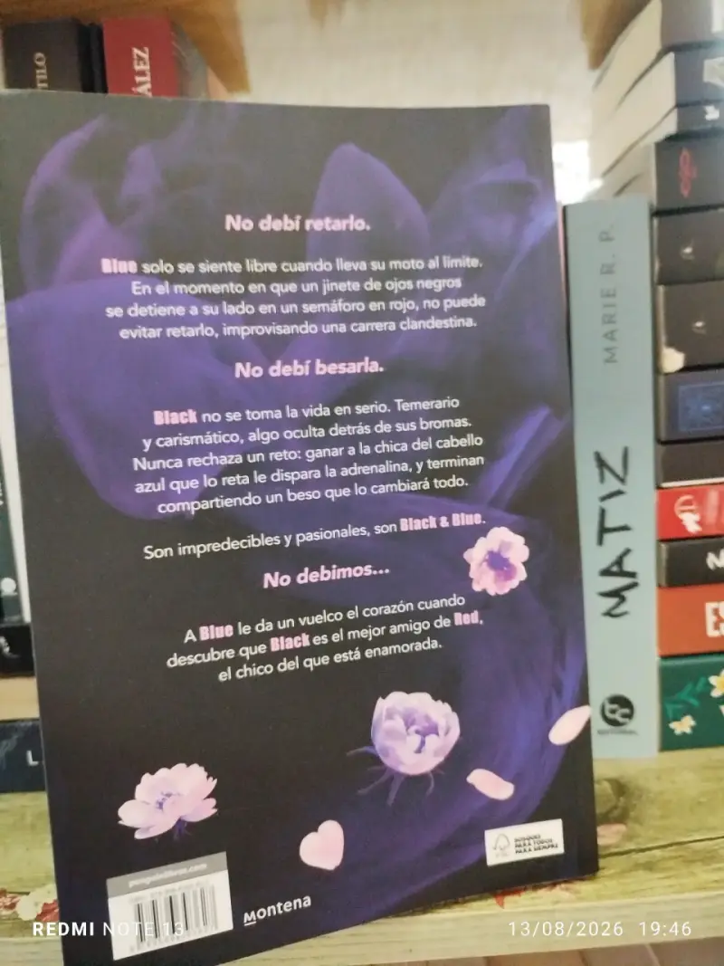 Libro 'Black & Blue' de Ariana Godoy - 3