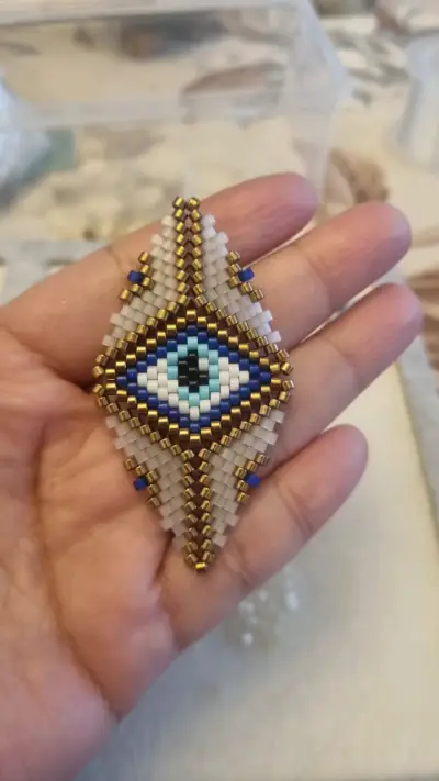 Aros colgantes de mostacillas con diseño de ojo - miniatura 6