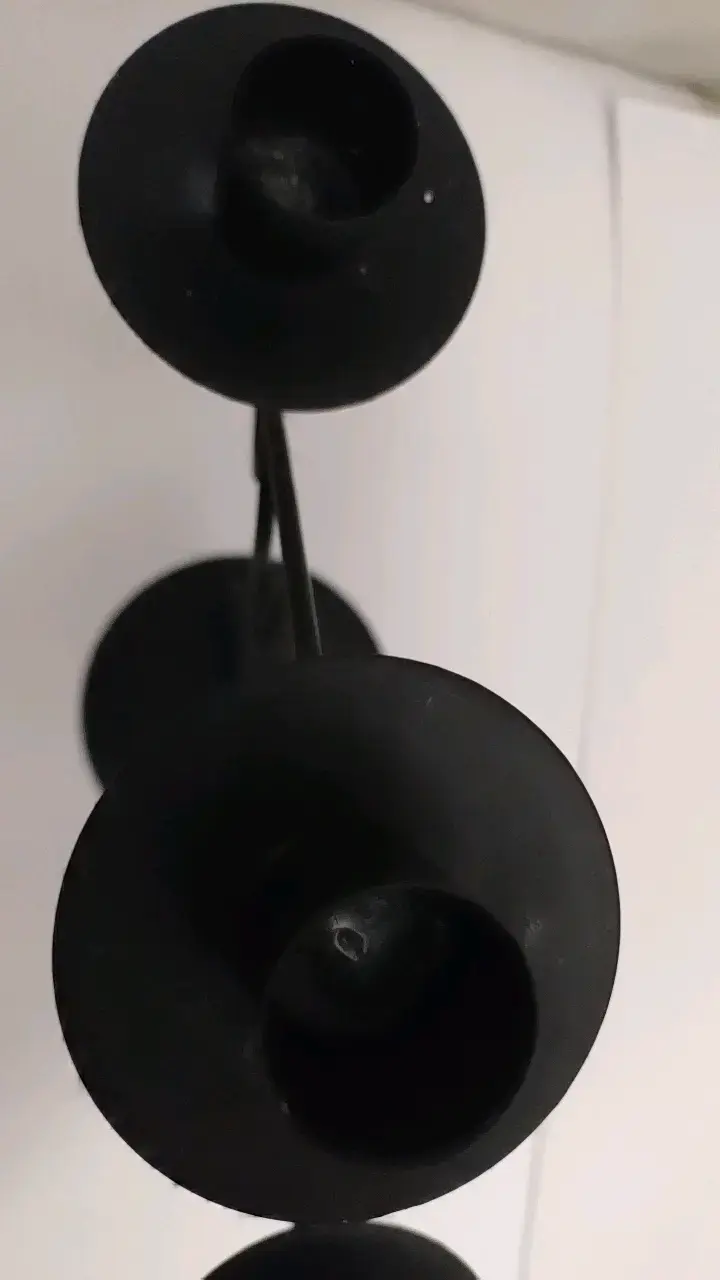 Candelabro de metal negro para tres velas - 4