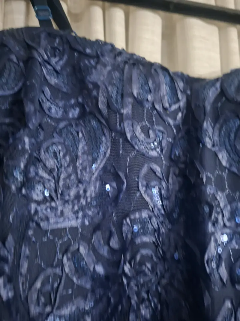 Vestido de encaje azul con mangas abullonadas - 3