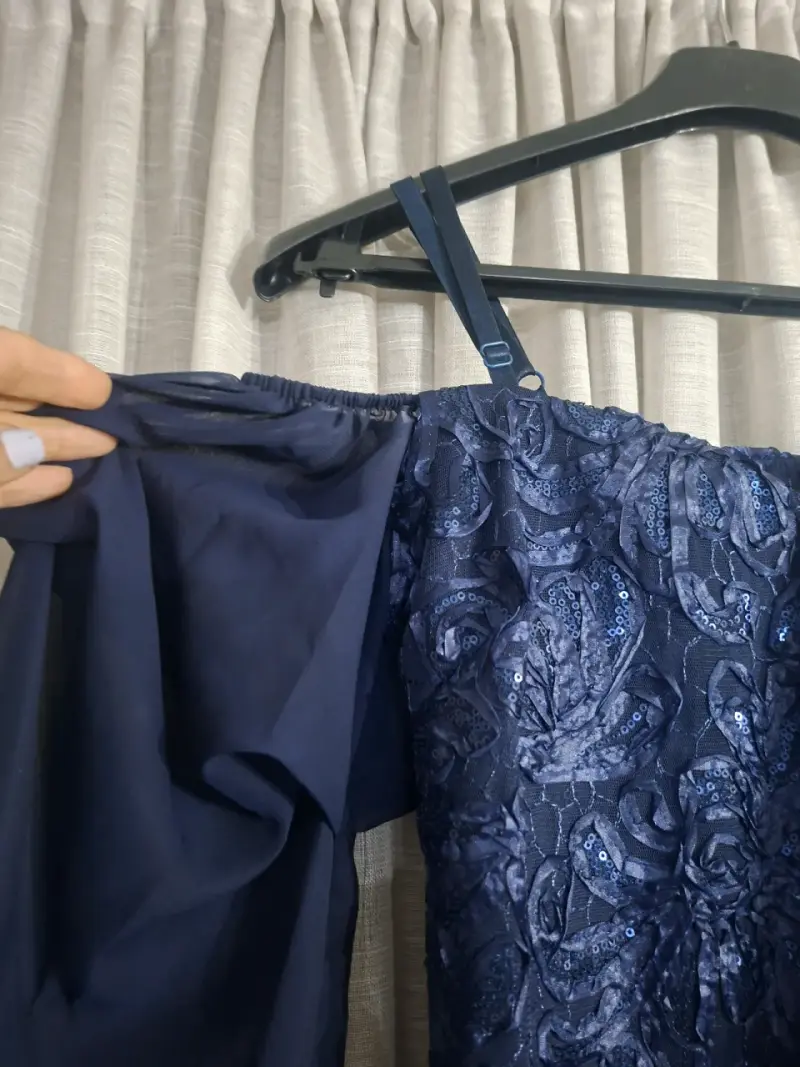 Vestido de encaje azul con mangas abullonadas - 4