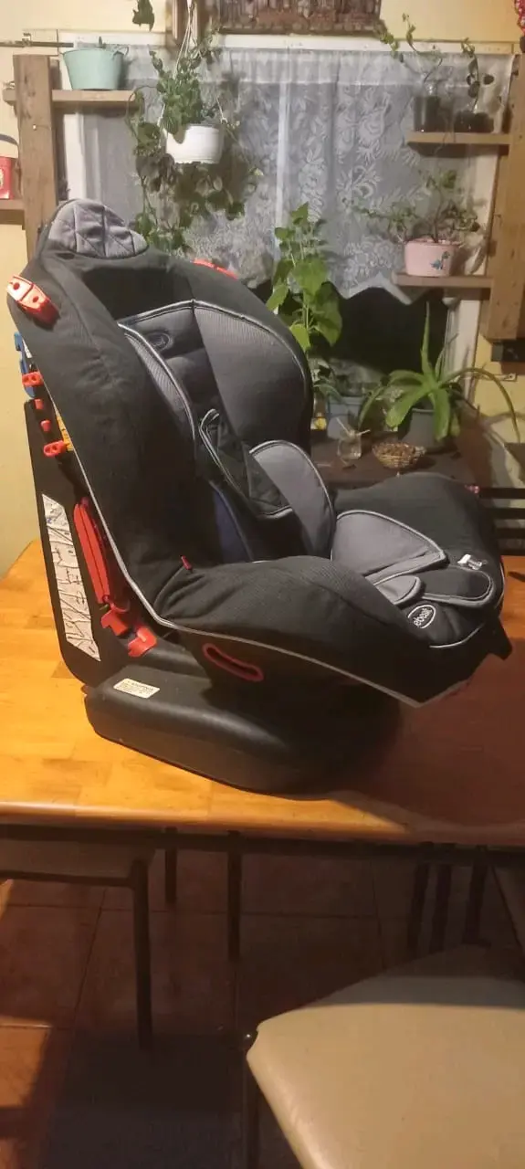 Silla de auto Bebesit GTI negra y gris - 2