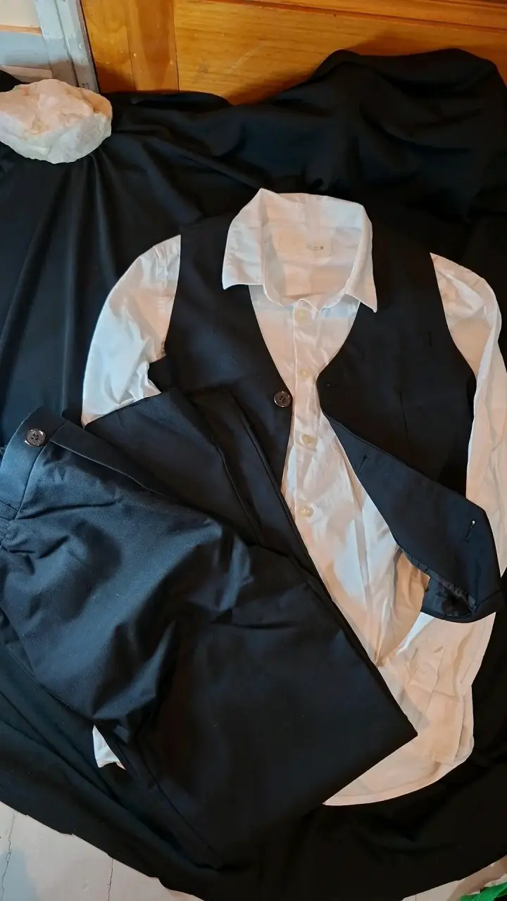 Conjunto de vestir para niño con chaleco y corbata - 1
